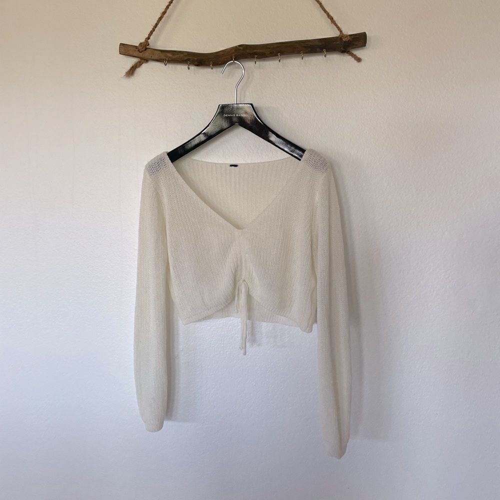 White long sleeve crop sweater